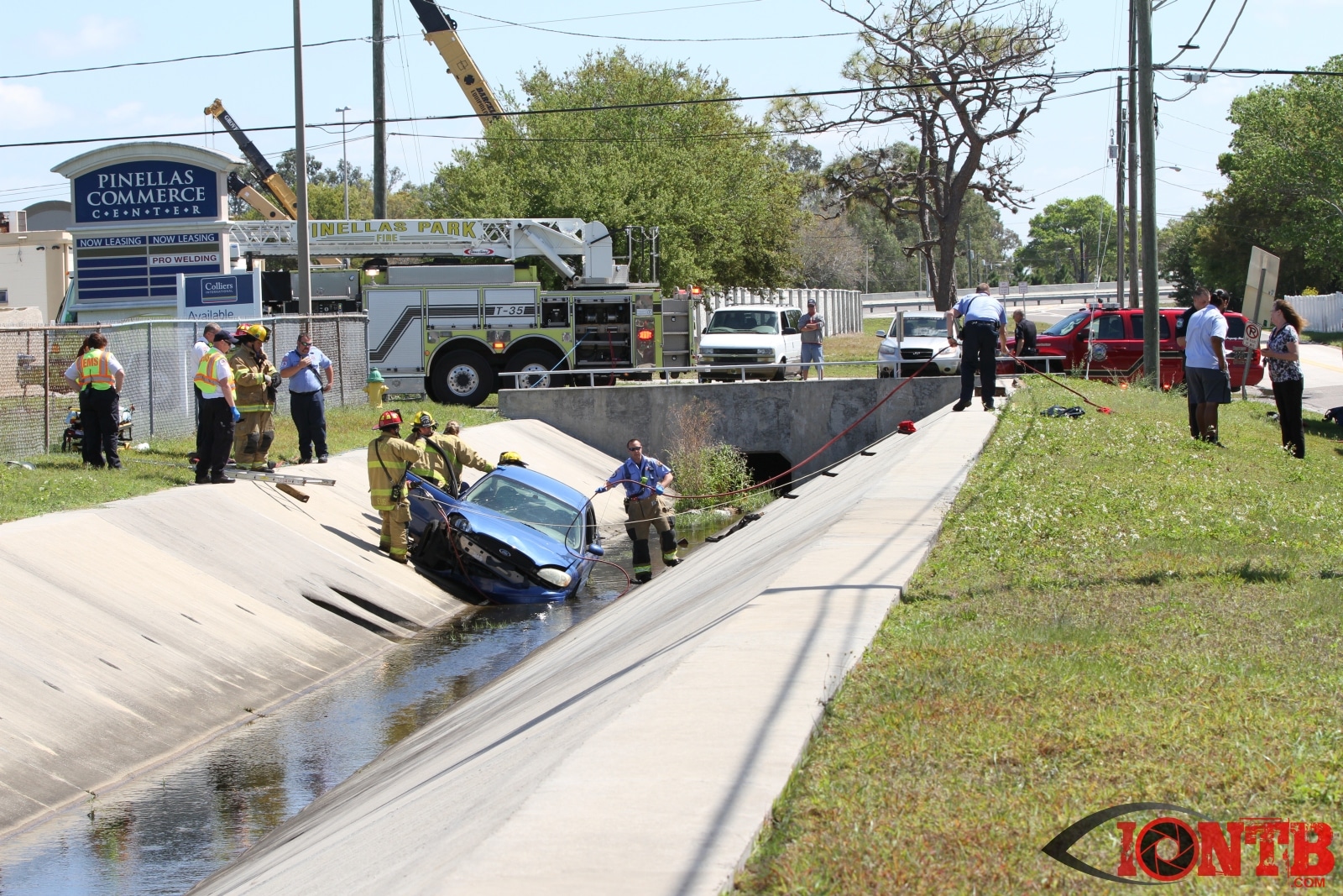 One Injured After Vehicle Crashes into Ditch in Pinellas Park IONTB