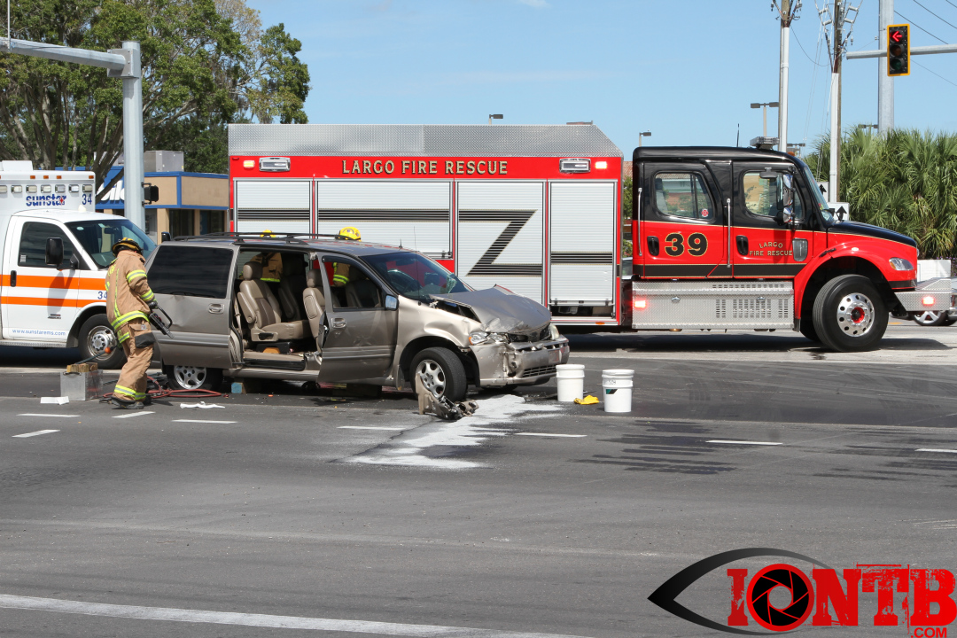 Vehicle crash on Ulmerton Road at entrance to Largo Mall IONTB