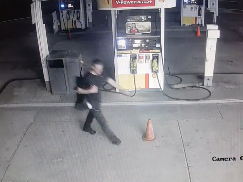 Detectives Seek Publics Assistance In Identifying Arson Suspect In