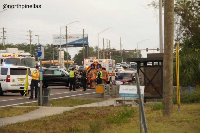 Palm Harbor crash leaves one dead, one seriously injured