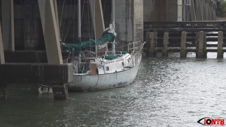 Pinellas deputies rescue stranded boater under the Tom Stuart Causeway in Madeira Beach