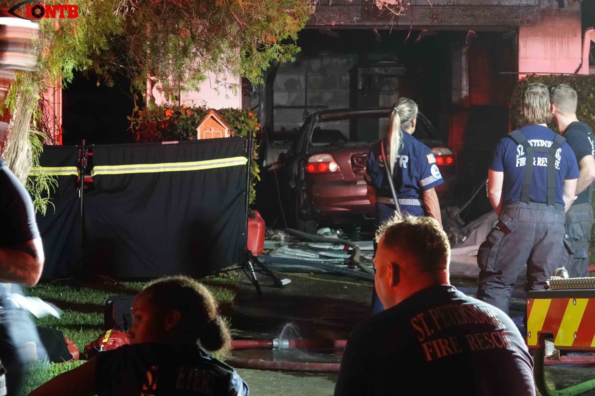 Police say husband and wife dead in murdersuicide following a house