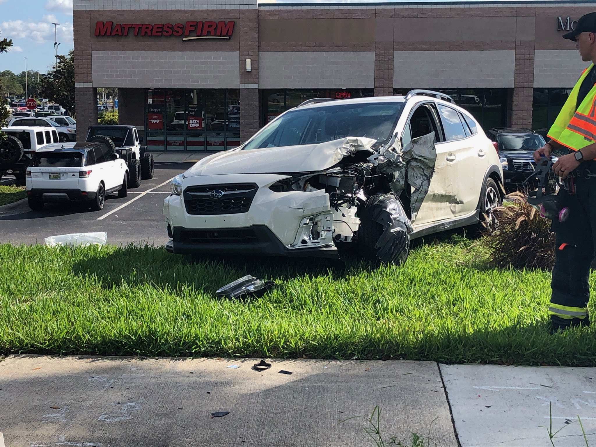 Clearwater Police investigating multiple vehicle crash on Gulf to Bay