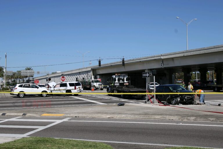 Deputy involved crash closes East Bay Drive