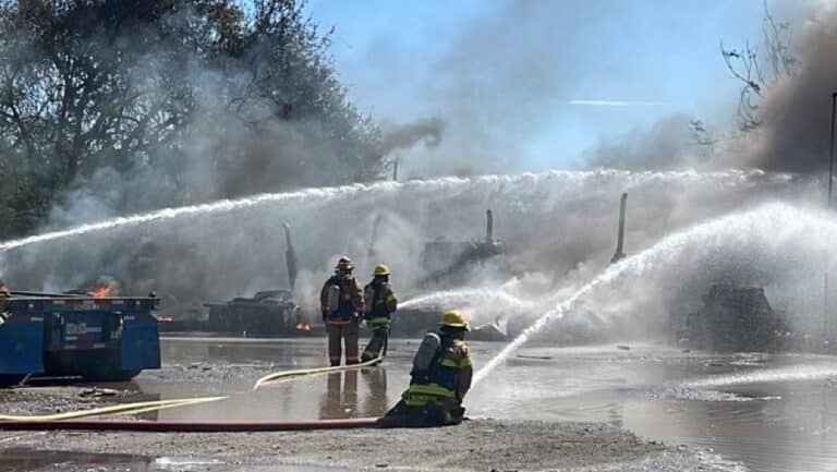 Burning tractor-trailers fill Tampa sky with smoke