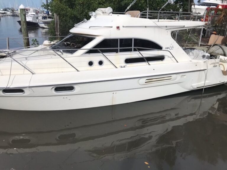 St. Petersburg firefighters  extinguish boat fire at the Harborage at Bayboro Marina