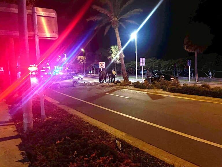 Deputies Investigate Single Vehicle Crash in St. Pete Beach