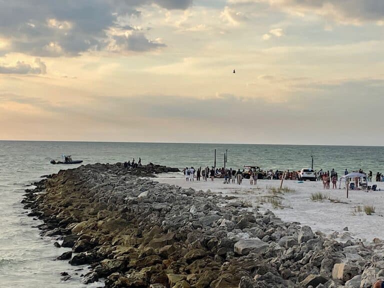 Father dies in Clearwater Beach water rescue, son released from hospital