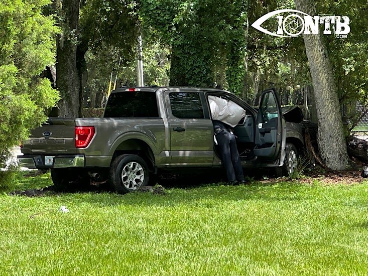 Largo Man Crashes Vehicle Into Tree, Flees Scene with Toddler and Firearm