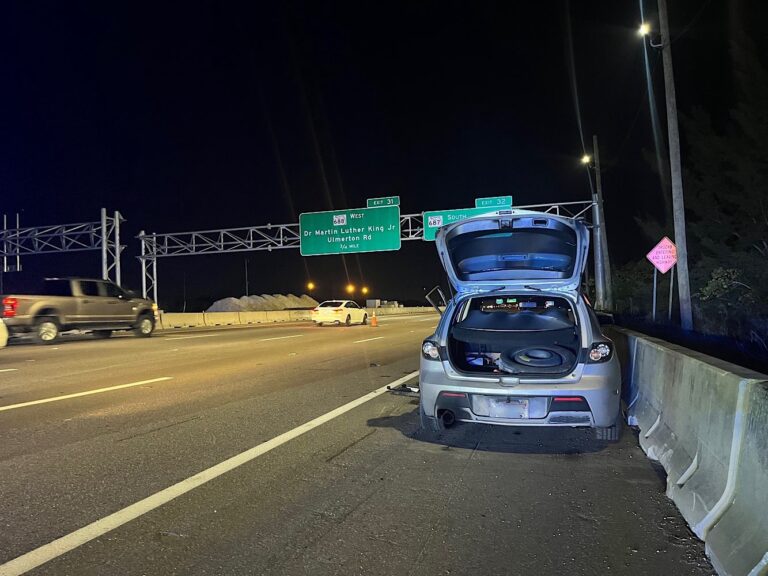 Fatal hit-and-run crash on I-275 in Pinellas: Driver hit while changing a flat tire